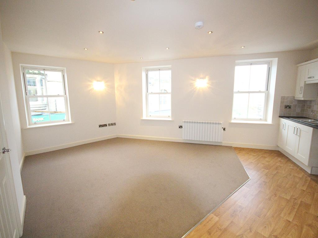 2 bedroom above shop apartment To Let in Barnoldswick - 2016-01-14 10.42.12.jpg